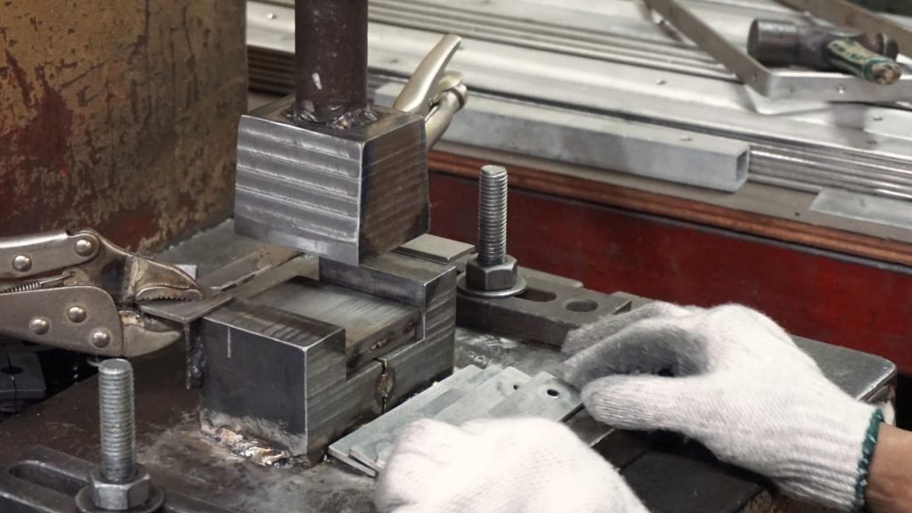 stamping logam industri